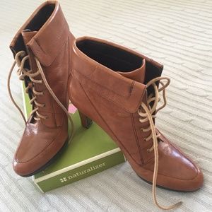 Naturalizer lace up ankle boots 9 Narrow